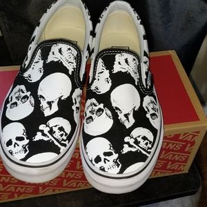 Crossbone pattern Slip on Vans